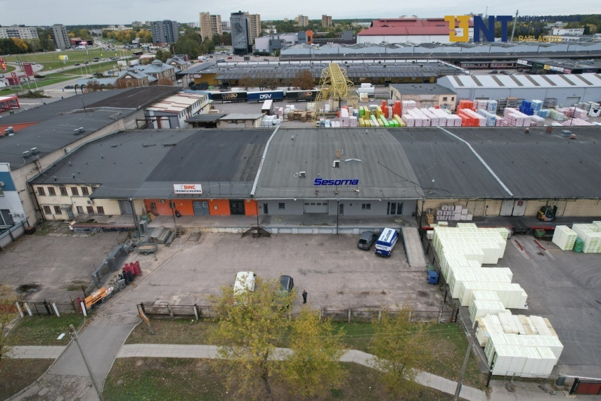 PREKYBOS-SANDĖLIAVIMO PATALPOS, SU RAMPA IR KELTUVU 19