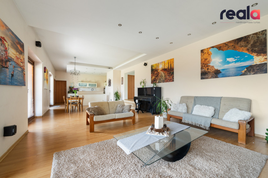 Parduodamas namas Juozo Kamarausko g., Tarandėje, Vilniuje, 259.37 kv.m ploto, 2 aukštai 2