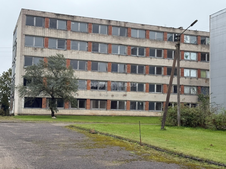 Parduodamos administracinės, gamybinės, kitos paskirties, maitinimo, sandėliavimo patalpos Mokyklos g., Budraičių k., Kelmės r. sav., 1943.57 m2 ploto 5