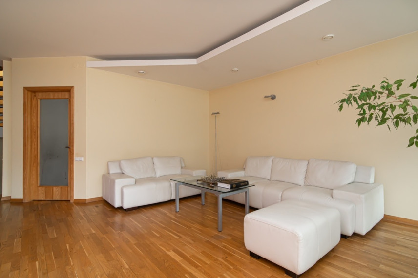 Parduodamas namas Noragiškių g., Vilniaus m., Vilniaus m. sav., 203.76 m2 ploto,  aukštai 18