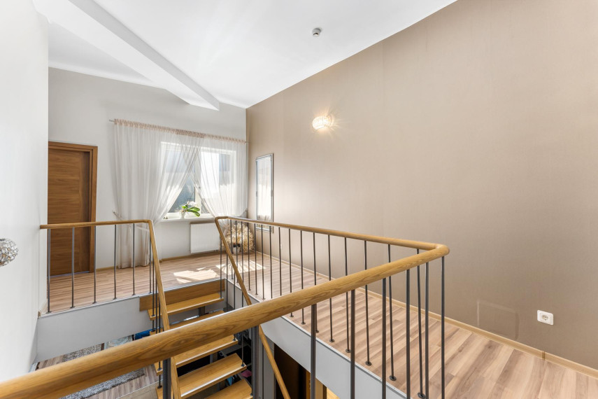 Nuomojamas butas Šiaulių m., Šiaulių m. sav., 154.56 m² ploto 5 kambariai 16