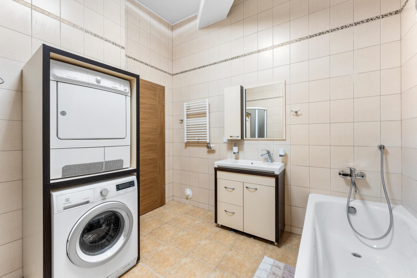 Nuomojamas butas Šiaulių m., Šiaulių m. sav., 154.56 m² ploto 5 kambariai 24