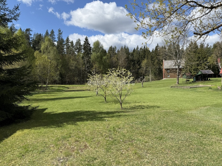 Parduodamas namas Kryžbarko k., Kelmės r. sav., 377.07 m2 ploto, 2 aukštai 10