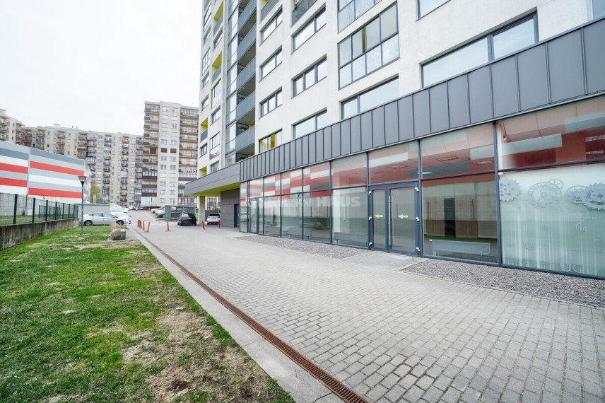 Nuomojamos administracinės, kitos paskirties patalpos Ukmergės g., Fabijoniškės, Vilniaus m., Vilniaus m. sav., 142.1 m2 ploto 2