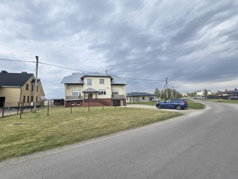 Parduodamas namas Dvaro g., Molainių k., Panevėžio r. sav., 280.80 m² ploto 5 kambariai 3