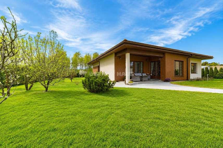 Parduodamas namas Riešutų g., Avižienių mstl., Vilniaus r. sav., 188 m2 ploto, 1 aukštai 4