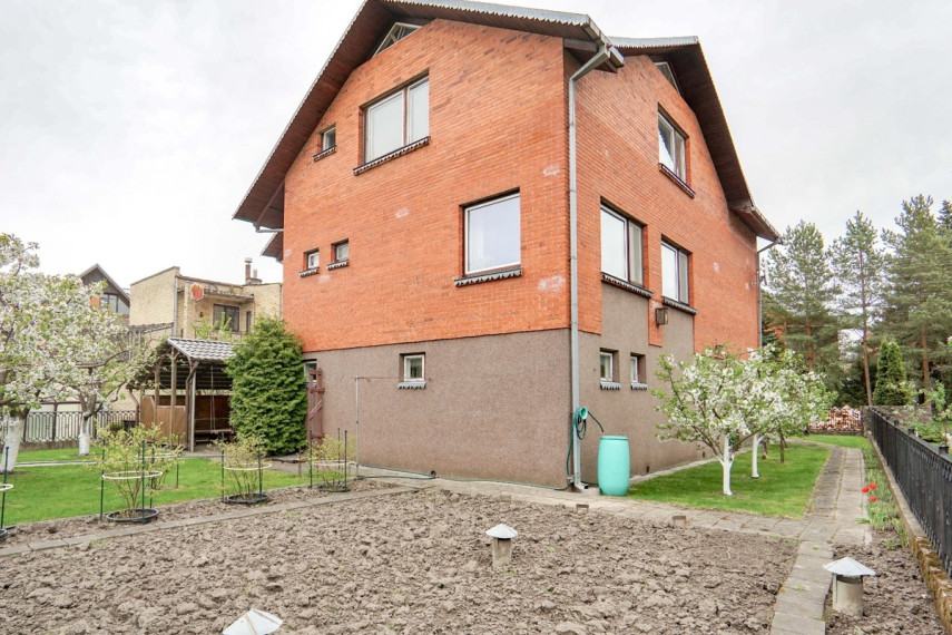 Parduodamas namas Žilvičių g., Panevėžio m., Panevėžio m. sav., 358.41 m2 ploto, 2 aukštai 32