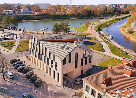PARDUODAMAS 47,38 KV. M. DVIEJŲ KAMBARIŲ BUTAS ELEKTROS G. 9A – NAUJOS STATYBOS MODERNIAME, ŠIUOLAIKIŠKAME PASTATE, KURIS DARNIAI PAPILDO IR HARMONINGAI ĮSILIEJA Į PANEVĖŽIO SENAMIESČIO APLINKĄ