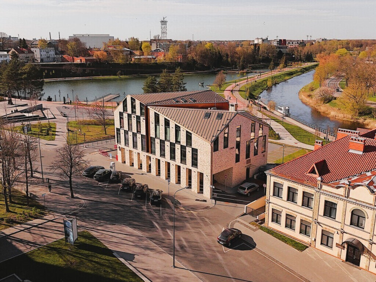 PARDUODAMAS 47,38 KV. M. DVIEJŲ KAMBARIŲ BUTAS ELEKTROS G. 9A – NAUJOS STATYBOS MODERNIAME, ŠIUOLAIKIŠKAME PASTATE, KURIS DARNIAI PAPILDO IR HARMONINGAI ĮSILIEJA Į PANEVĖŽIO SENAMIESČIO APLINKĄ 31