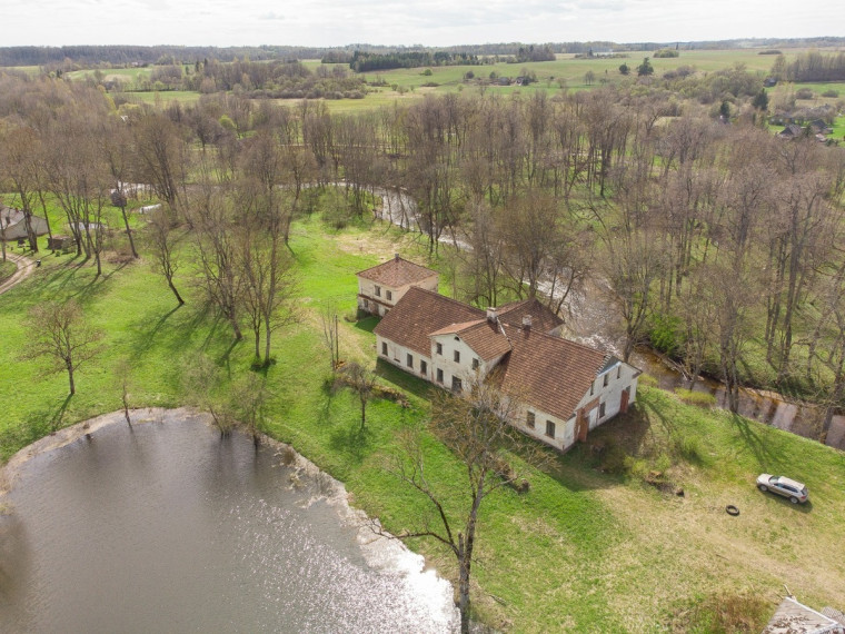 Parduodamas namas Kalno g., Klabinių k., Molėtų r. sav., 490.6 m2 ploto, 2 aukštai 1