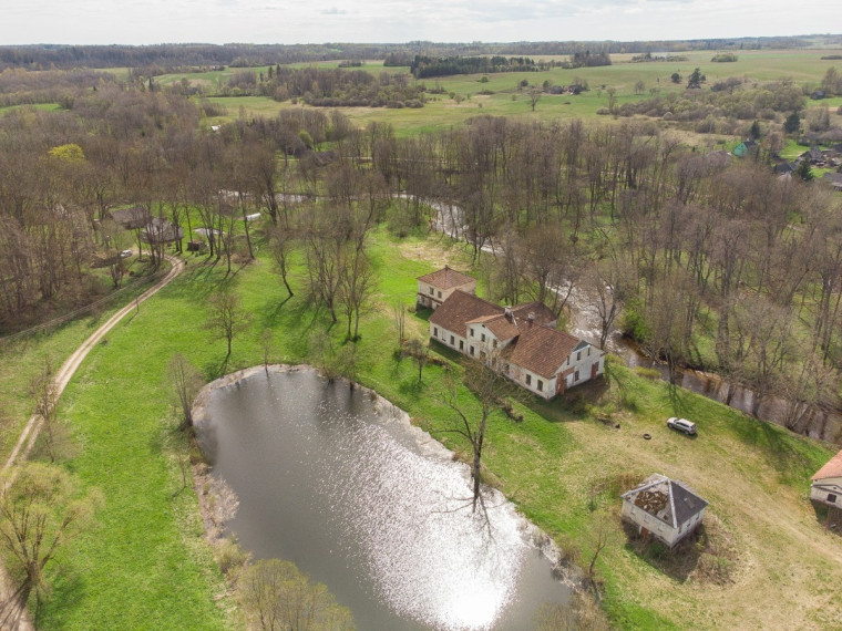 Parduodamas namas Kalno g., Klabinių k., Molėtų r. sav., 490.6 m2 ploto, 2 aukštai 2