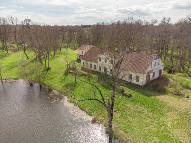 Parduodamas namas Kalno g., Klabinių k., Molėtų r. sav., 490.6 m2 ploto, 2 aukštai 3