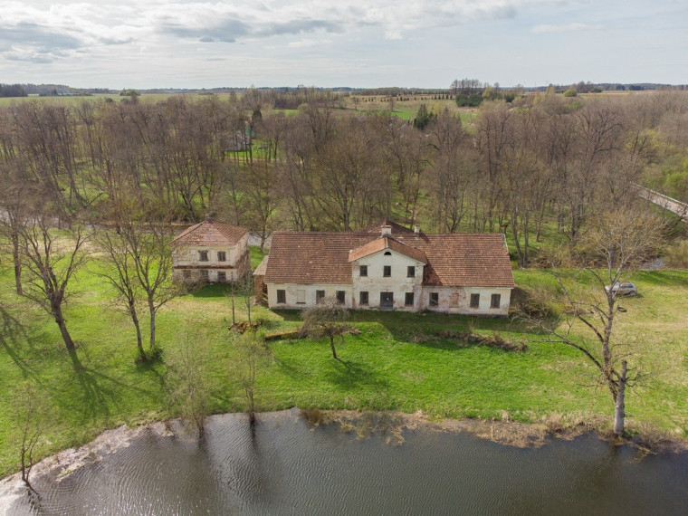 Parduodamas namas Kalno g., Klabinių k., Molėtų r. sav., 490.6 m2 ploto, 2 aukštai 4