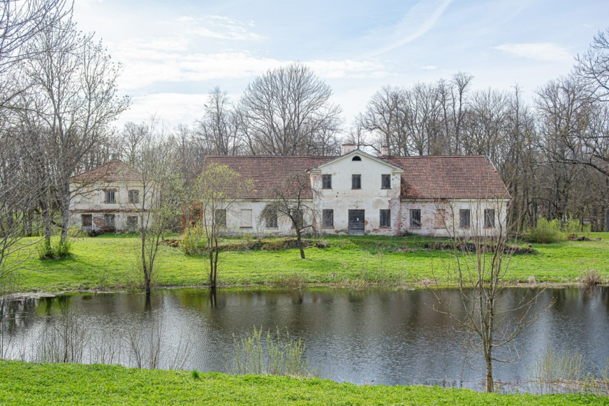 Parduodamas namas Kalno g., Klabinių k., Molėtų r. sav., 490.6 m2 ploto, 2 aukštai 5