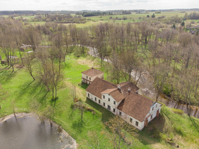 Parduodamas namas Kalno g., Klabinių k., Molėtų r. sav., 490.6 m2 ploto, 2 aukštai 6