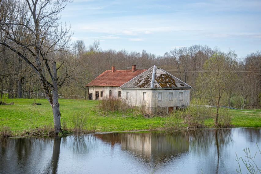 Parduodamas namas Kalno g., Klabinių k., Molėtų r. sav., 490.6 m2 ploto, 2 aukštai 9