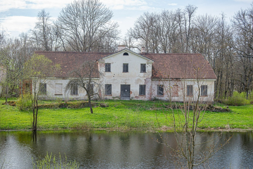 Parduodamas namas Kalno g., Klabinių k., Molėtų r. sav., 490.6 m2 ploto, 2 aukštai 10
