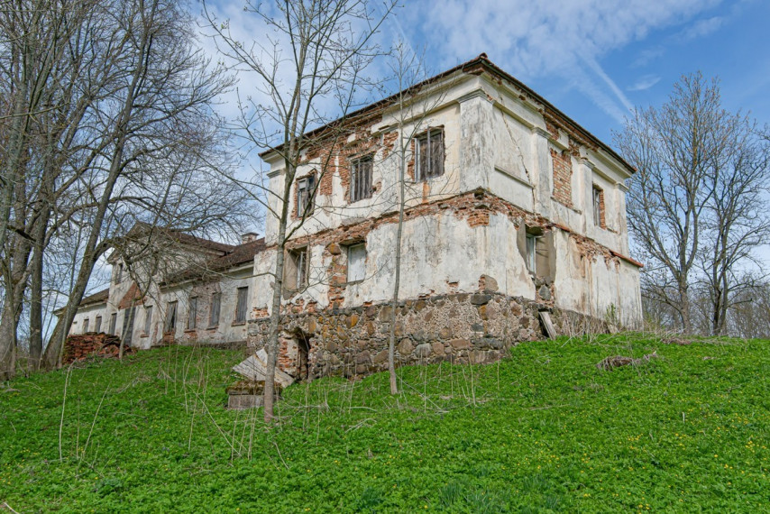 Parduodamas namas Kalno g., Klabinių k., Molėtų r. sav., 490.6 m2 ploto, 2 aukštai 12