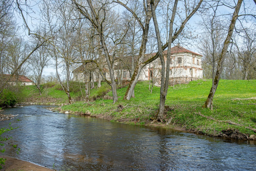 Parduodamas namas Kalno g., Klabinių k., Molėtų r. sav., 490.6 m2 ploto, 2 aukštai 14
