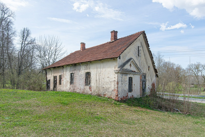 Parduodamas namas Kalno g., Klabinių k., Molėtų r. sav., 490.6 m2 ploto, 2 aukštai 15