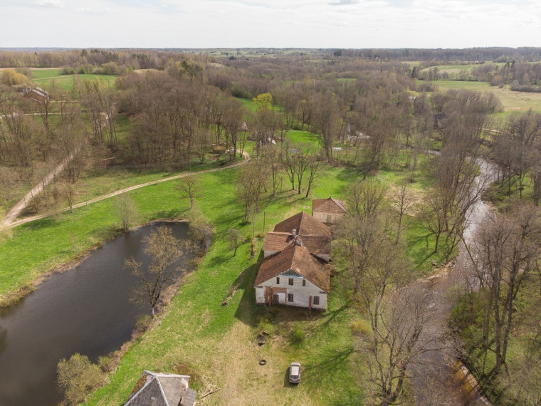 Parduodamas namas Kalno g., Klabinių k., Molėtų r. sav., 490.6 m2 ploto, 2 aukštai 16