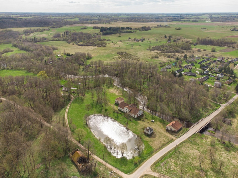 Parduodamas namas Kalno g., Klabinių k., Molėtų r. sav., 490.6 m2 ploto, 2 aukštai 17