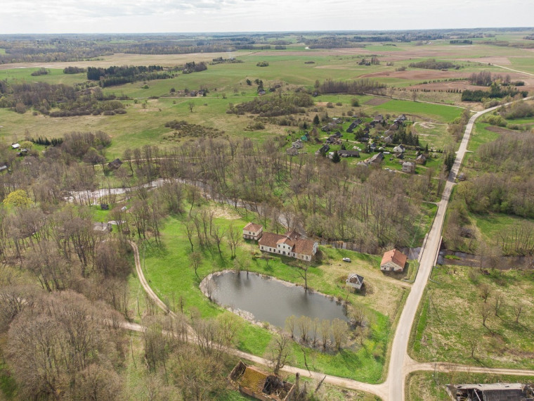 Parduodamas namas Kalno g., Klabinių k., Molėtų r. sav., 490.6 m2 ploto, 2 aukštai 22