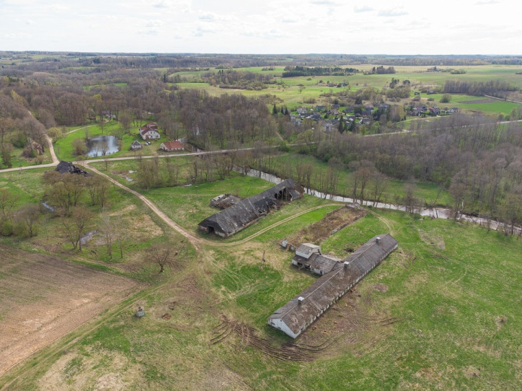 Parduodamas namas Kalno g., Klabinių k., Molėtų r. sav., 490.6 m2 ploto, 2 aukštai 30