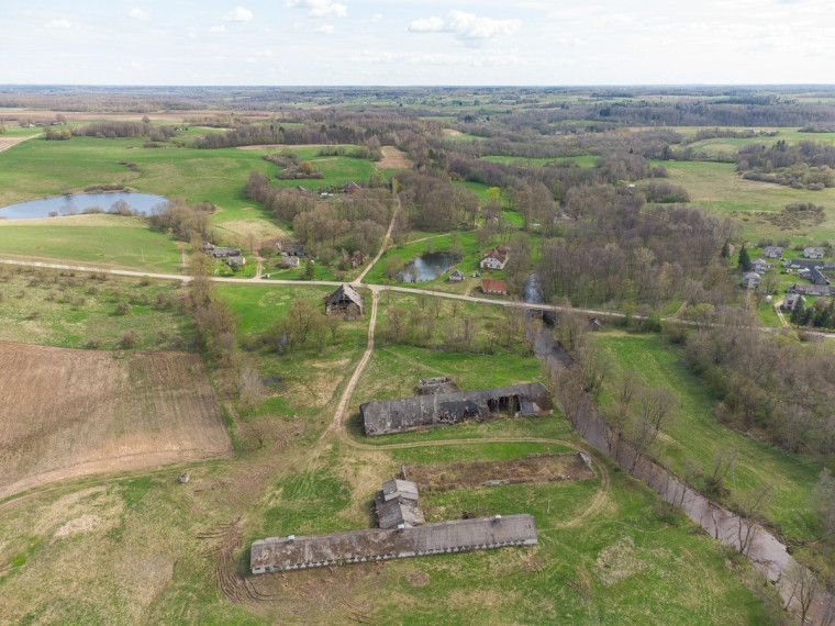 Parduodamas namas Kalno g., Klabinių k., Molėtų r. sav., 490.6 m2 ploto, 2 aukštai 32