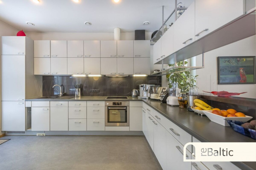 Parduodamas namas Gražinos g., Vilniaus m., Vilniaus m. sav., 330 m2 ploto, 3 aukštai 4