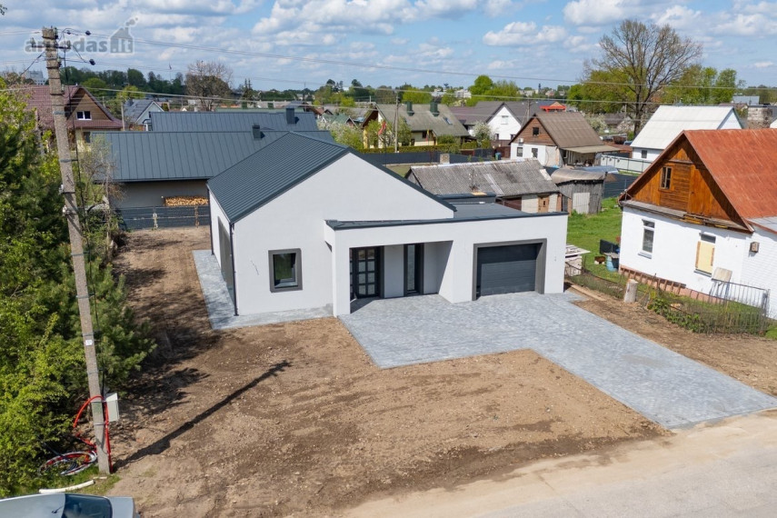 Parduodamas namas Trakų g., Ukmergės m., Ukmergės r. sav., 105 m2 ploto, 1 aukštai 3