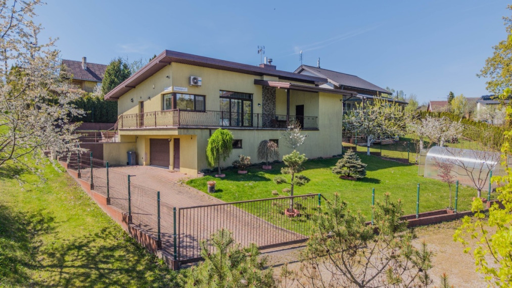 Parduodamas namas Miškininkų g., Šatijų k., Kauno r. sav., 242 m2 ploto, 2 aukštai 2