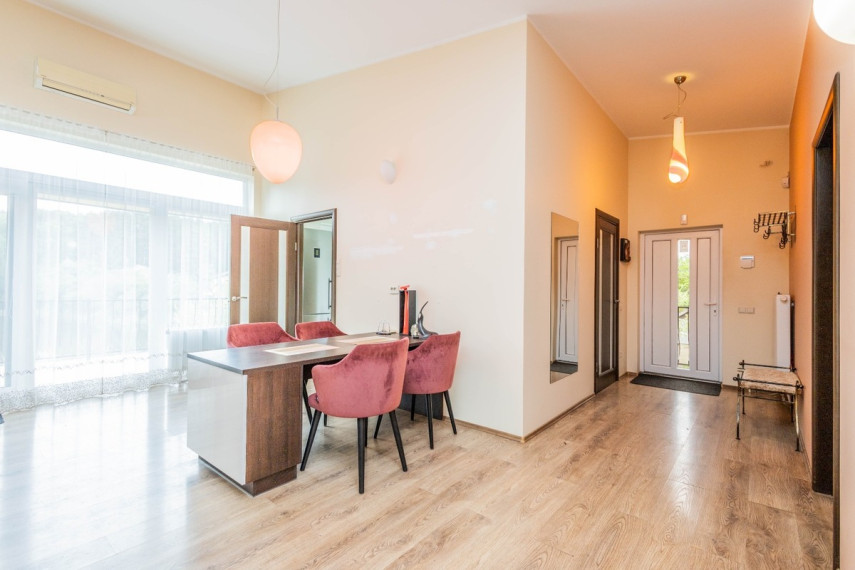 Parduodamas namas Miškininkų g., Šatijų k., Kauno r. sav., 242 m2 ploto, 2 aukštai 14
