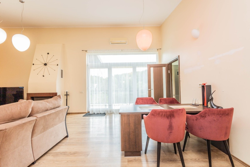Parduodamas namas Miškininkų g., Šatijų k., Kauno r. sav., 242 m2 ploto, 2 aukštai 15