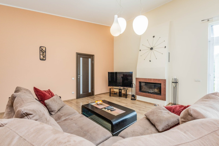 Parduodamas namas Miškininkų g., Šatijų k., Kauno r. sav., 242 m2 ploto, 2 aukštai 16