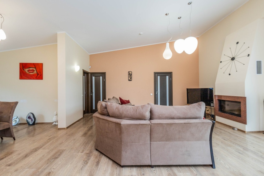 Parduodamas namas Miškininkų g., Šatijų k., Kauno r. sav., 242 m2 ploto, 2 aukštai 17