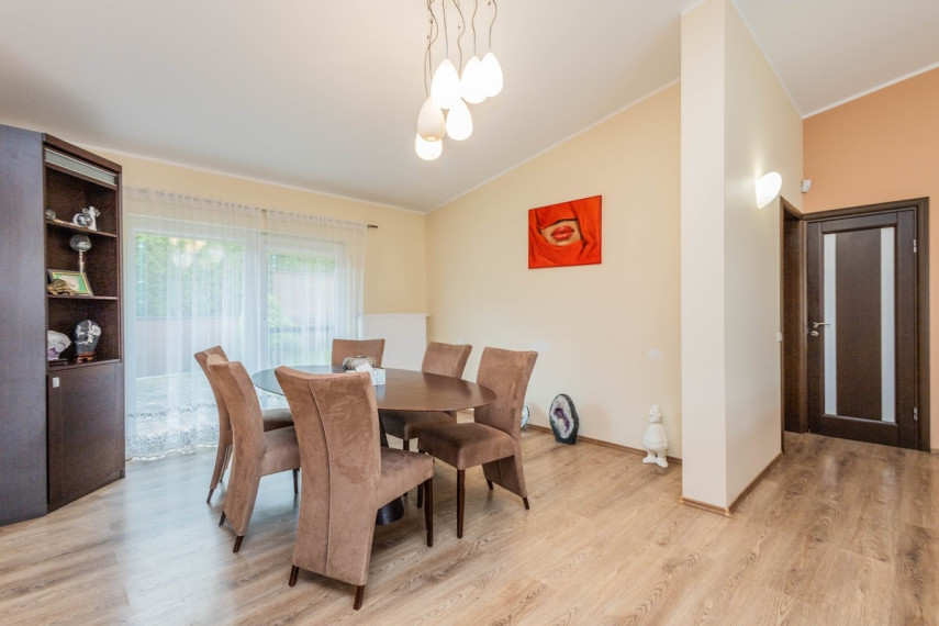 Parduodamas namas Miškininkų g., Šatijų k., Kauno r. sav., 242 m2 ploto, 2 aukštai 18