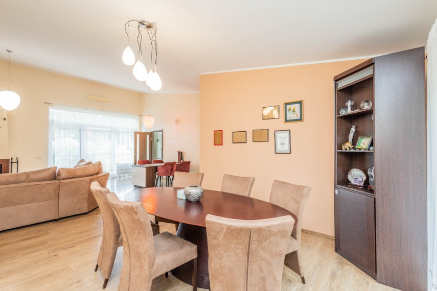 Parduodamas namas Miškininkų g., Šatijų k., Kauno r. sav., 242 m2 ploto, 2 aukštai 19