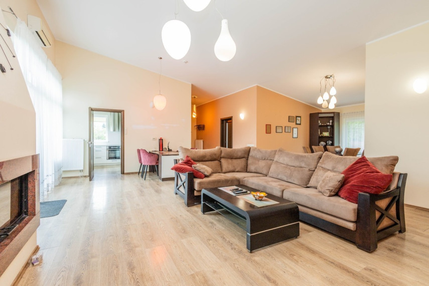 Parduodamas namas Miškininkų g., Šatijų k., Kauno r. sav., 242 m2 ploto, 2 aukštai 22