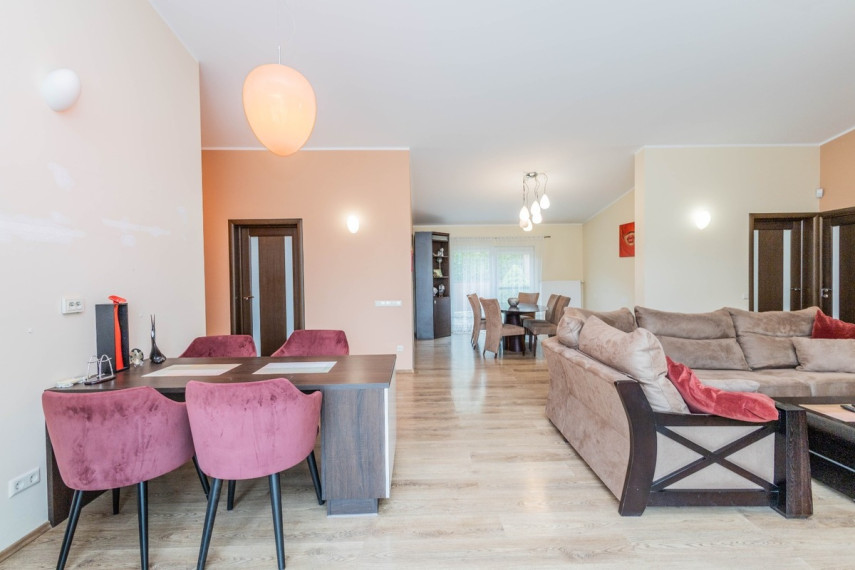 Parduodamas namas Miškininkų g., Šatijų k., Kauno r. sav., 242 m2 ploto, 2 aukštai 25
