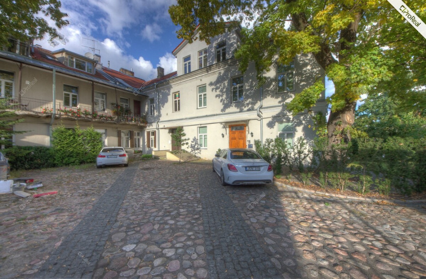 Nuomojamas butas Bokšto g., Vilniaus m., Vilniaus m. sav., 20 m2 ploto, 1 kambariai 8