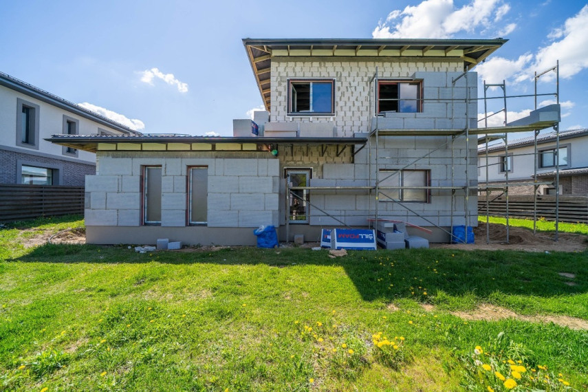 Parduodamas namas Raudonikių g., Didžiosios Riešės mstl., Vilniaus r. sav., 213 m2 ploto, 2 aukštai 8
