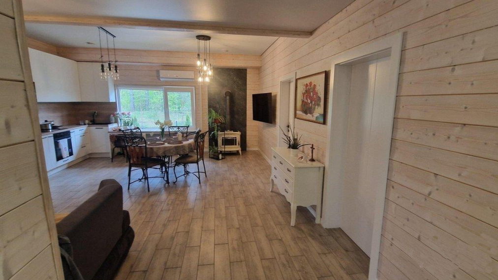 Parduodamas namas Žalioji g., Milioniškės k., Varėnos r. sav., 250.00 m² ploto 7 kambariai 7