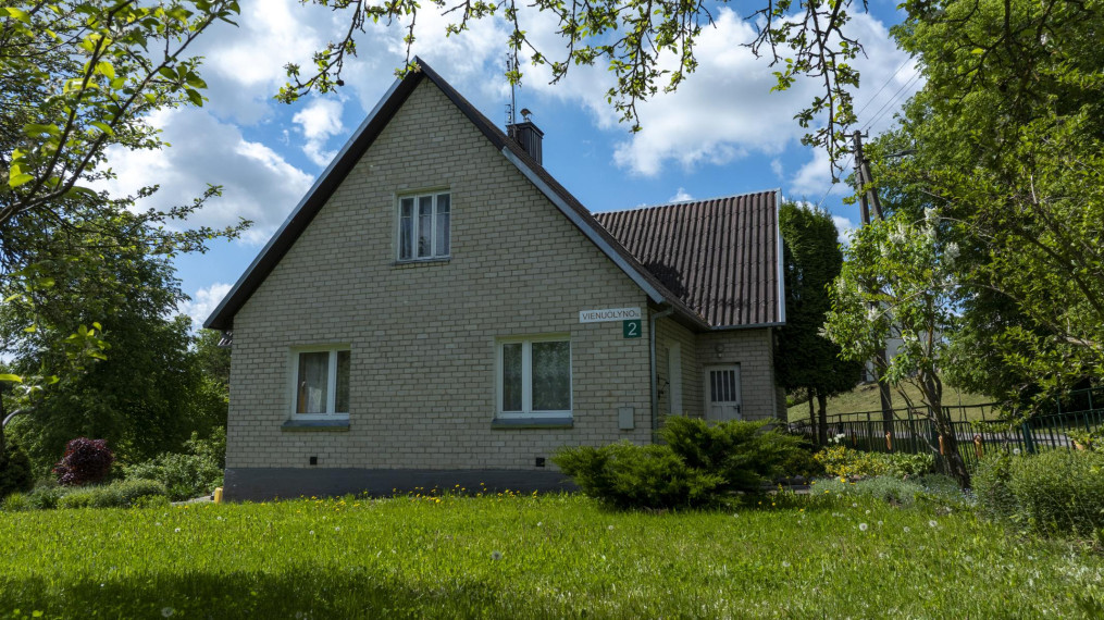 Parduodamas namas Vienuolyno g., Miroslavo k., Alytaus r. sav., 116.54 m² ploto 7 kambariai 3