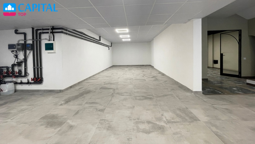 Parduodamas namas Avenida Poniente del 40, 400.00 kv.m ploto, 2 aukštai 30