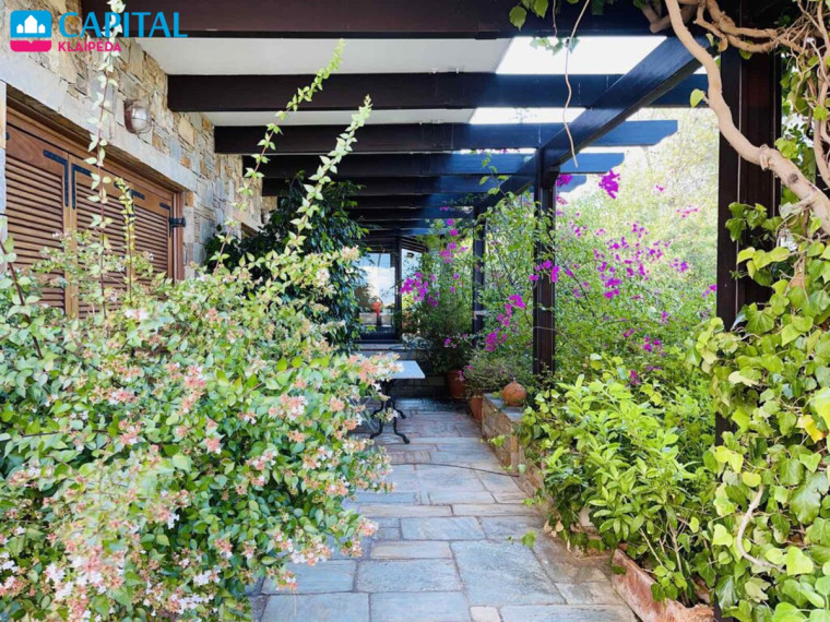 For sale
3-storey villa of 320 sq.meters in Attica. 10