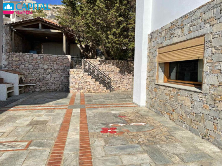 For sale
3-storey villa of 320 sq.meters in Attica. 12