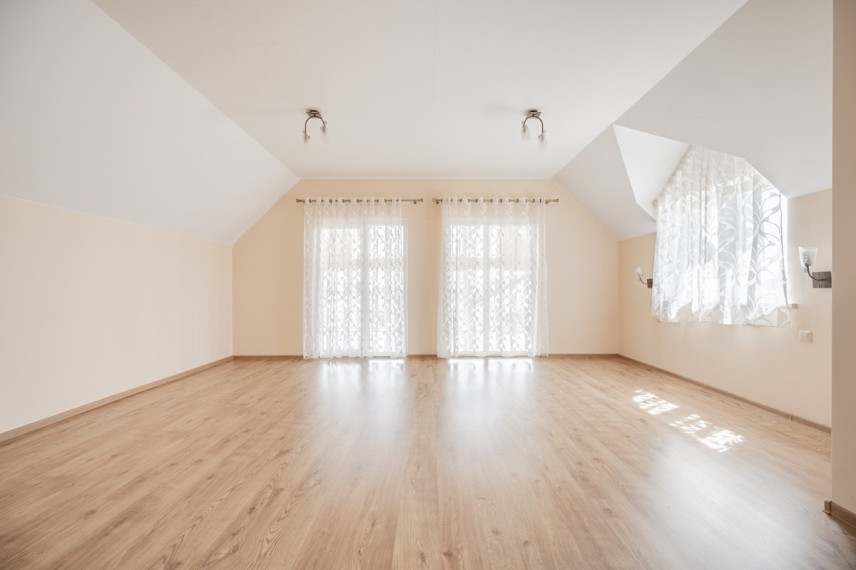 Parduodamas namas Čekoniškių g., Vilniaus m., Vilniaus m. sav., 290.05 m2 ploto, 2 aukštai 10