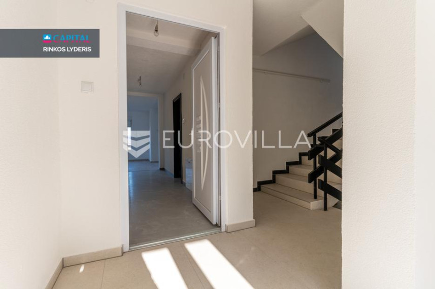 Parduodamas namas Ulica Jakova Gotovca 23 , 344.00 kv.m ploto, 4 Floors 4