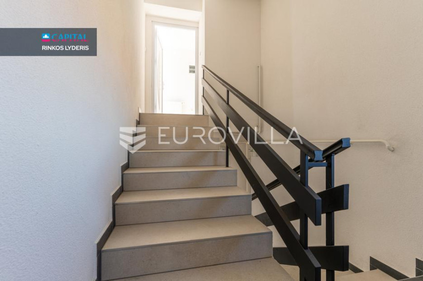 Parduodamas namas Ulica Jakova Gotovca 23 , 344.00 kv.m ploto, 4 Floors 32